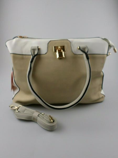 Nicole Brown: Schöne Handtasche mit Zierschloss